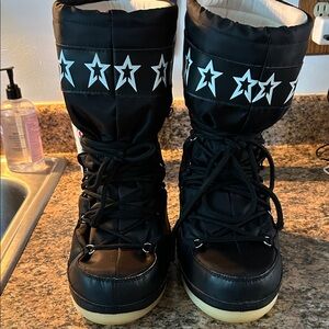 Stylish black Moon Boots